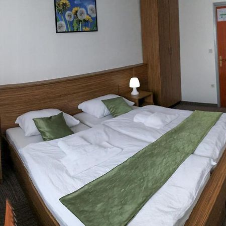 Hotel Restavracija In Prenocisca Carda Martjanci Esterno foto