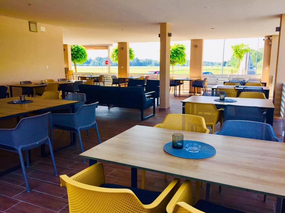 Hotel Restavracija In Prenocisca Carda Martjanci Esterno foto