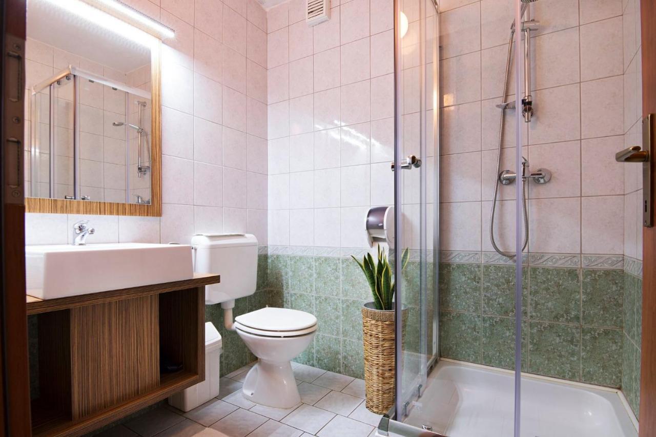 Hotel Restavracija In Prenocisca Carda Martjanci Esterno foto