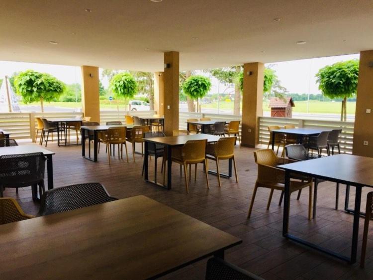 Hotel Restavracija In Prenocisca Carda Martjanci Esterno foto