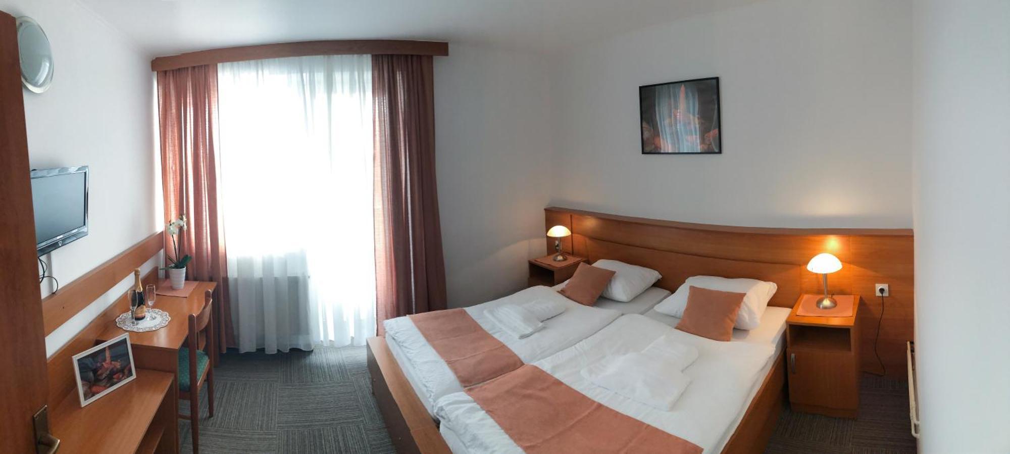 Hotel Restavracija In Prenocisca Carda Martjanci Esterno foto